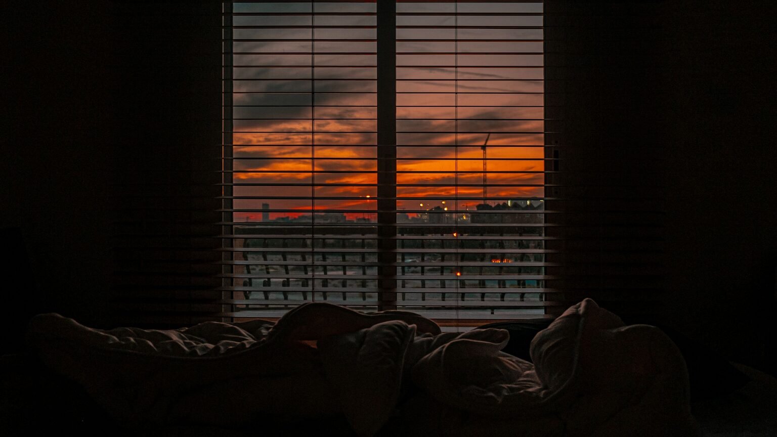 Chambre calme au crépuscule, préparer un vrai sommeil réparateur