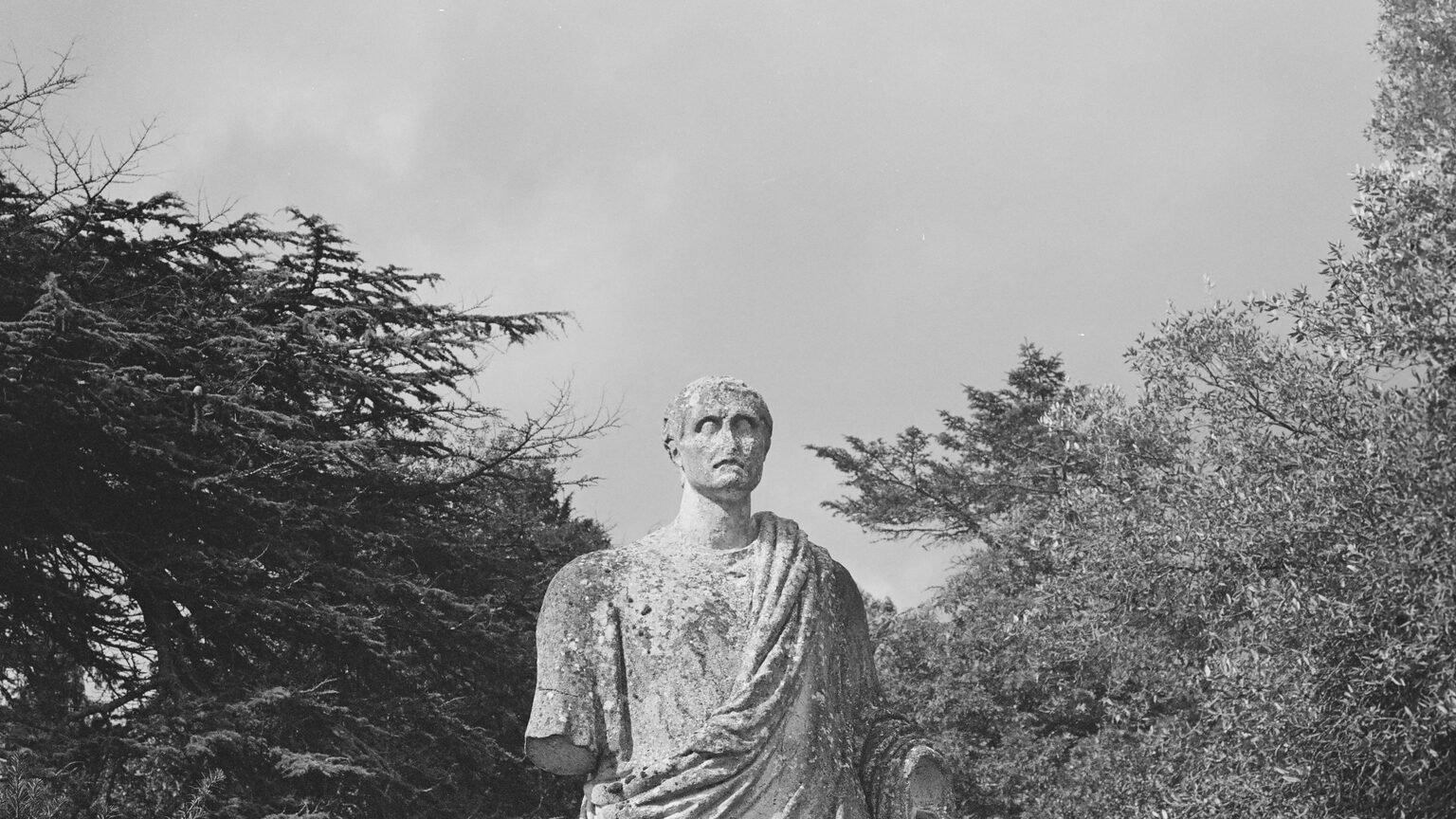 Statue de sénateur romain, allusion à Caton d'Utique dans De la constance