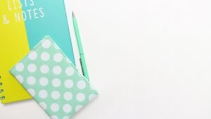 Carnet stoïcien et stylo, pratique quotidienne d'auto-examen