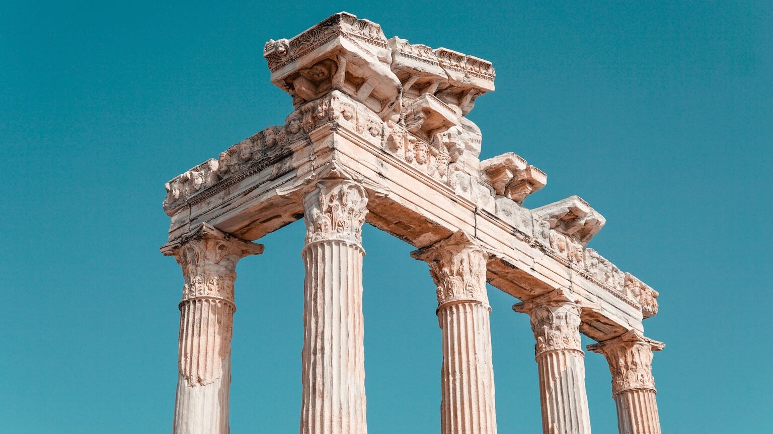 Colonne romaine antique, référence à Rome impériale