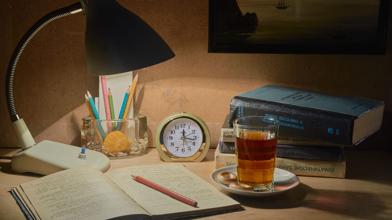 Livre ouvert sur bureau, transmission des diatribes de Musonius