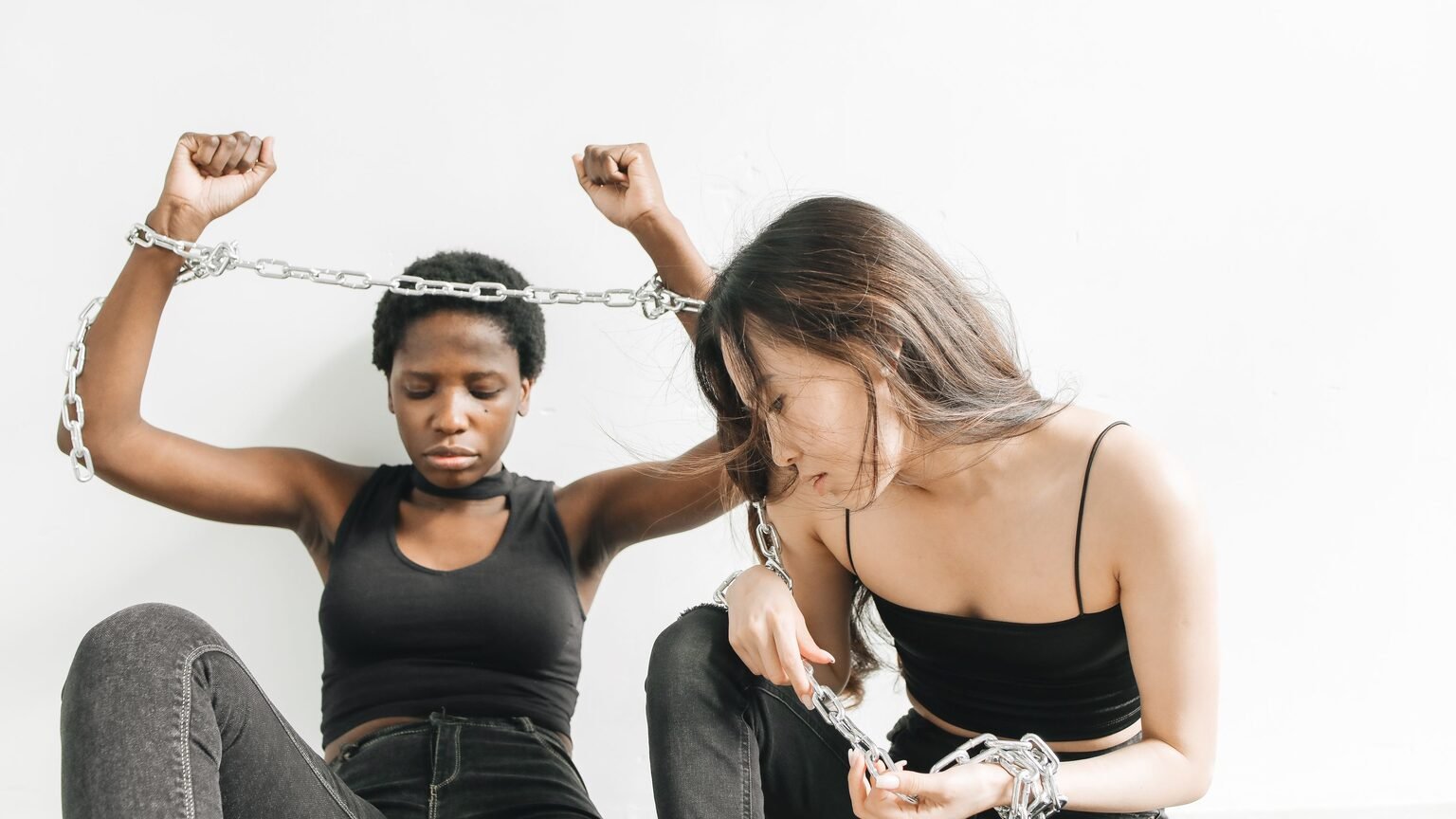 Chaînes brisées, image de la libération intérieure par la prohairésis