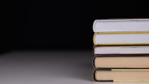 Pile de livres, ordre de lecture Ryan Holiday stoicisme