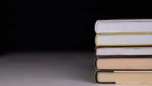 Pile de livres, ordre de lecture Ryan Holiday stoicisme