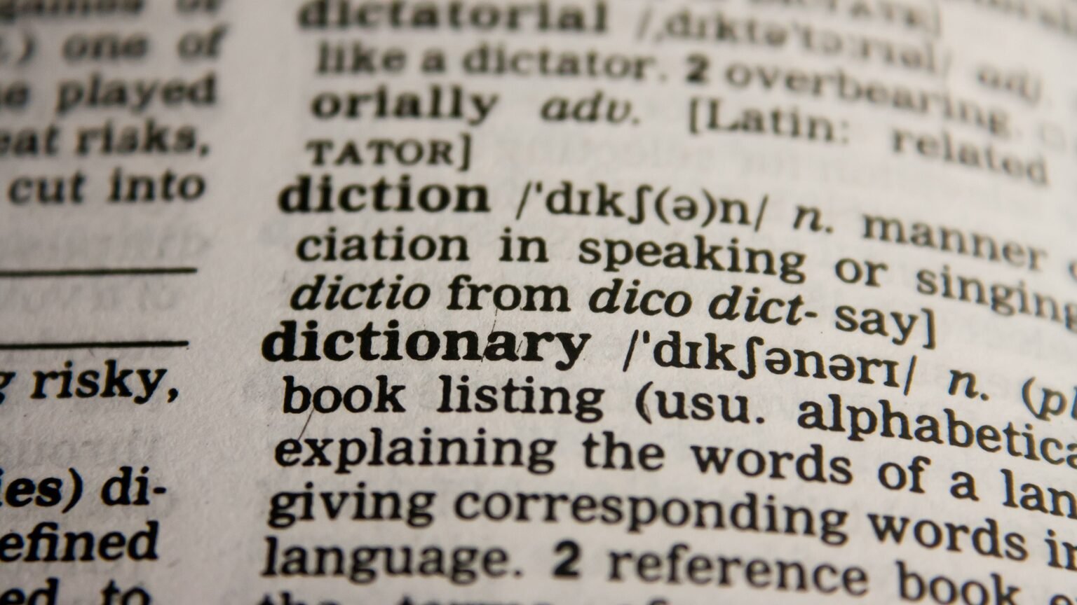 Bibliothèque ancienne, éditions successives d'un texte classique